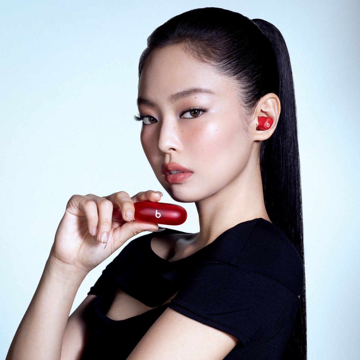 oddatelier's tweet image. JENNIE x @beatsbydre 

#JENNIE #OA #beatsbydre