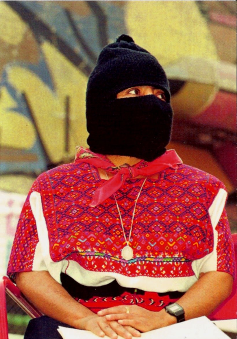 Las feministas blancas  que anda bien entusiasmadas por el uso del término ComandantA se van a ir de espaldas cuando se enteren que un movimiento insurgente les nombró hace más de 30 años. Ramona es su nombre y la Zapatista su lucha.