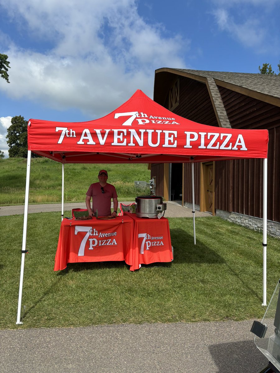 7thavenuepizza's tweet photo. Out at Windsong Farms supporting @MHealthFairview Children’s Hospital Champions For Children Event. Nothing like some hot @7thavenuepizza at hole #17. https://t.co/ldSqDPb4pP