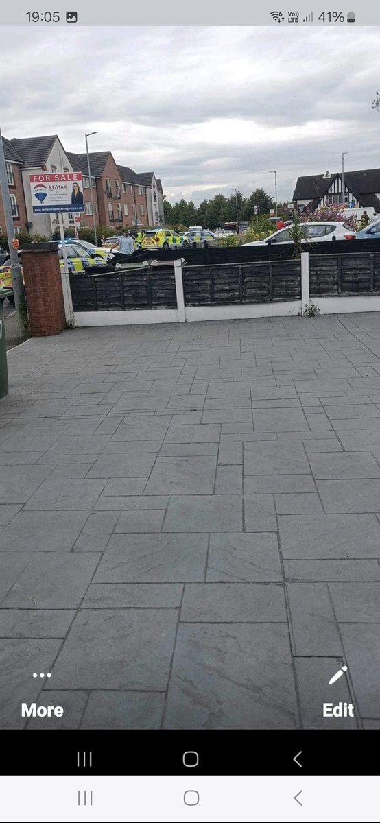 starkey113's tweet photo. @updates_brumz Walker road bloxwich apparently someone shot dead https://t.co/7uoqtCGPJY