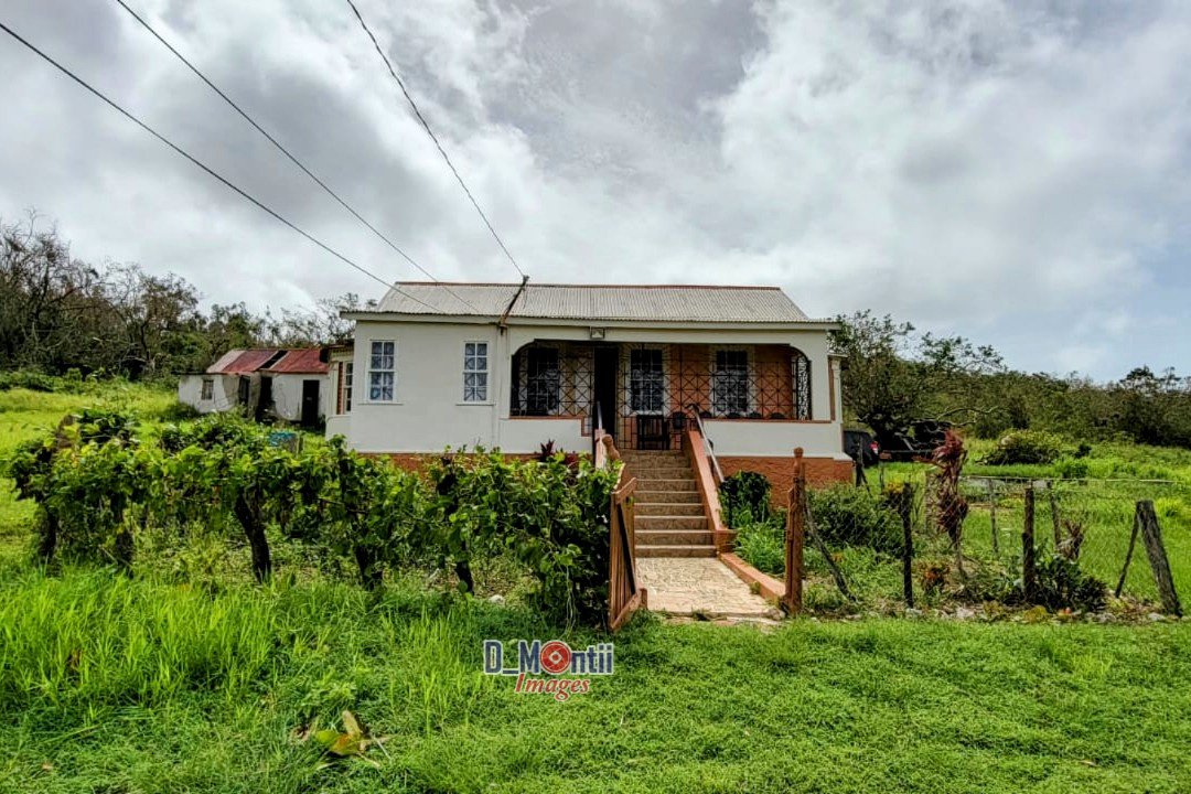 D_MONTI's tweet photo. Built 1917 by my grandfather,  this, our  107 year old home survived Beryl without losing a sheet of zinc.🙏🏿🙏🏿. After seeing the carnage around it I am still in disbelief. 
God Is Good. https://t.co/YacpOccLDX