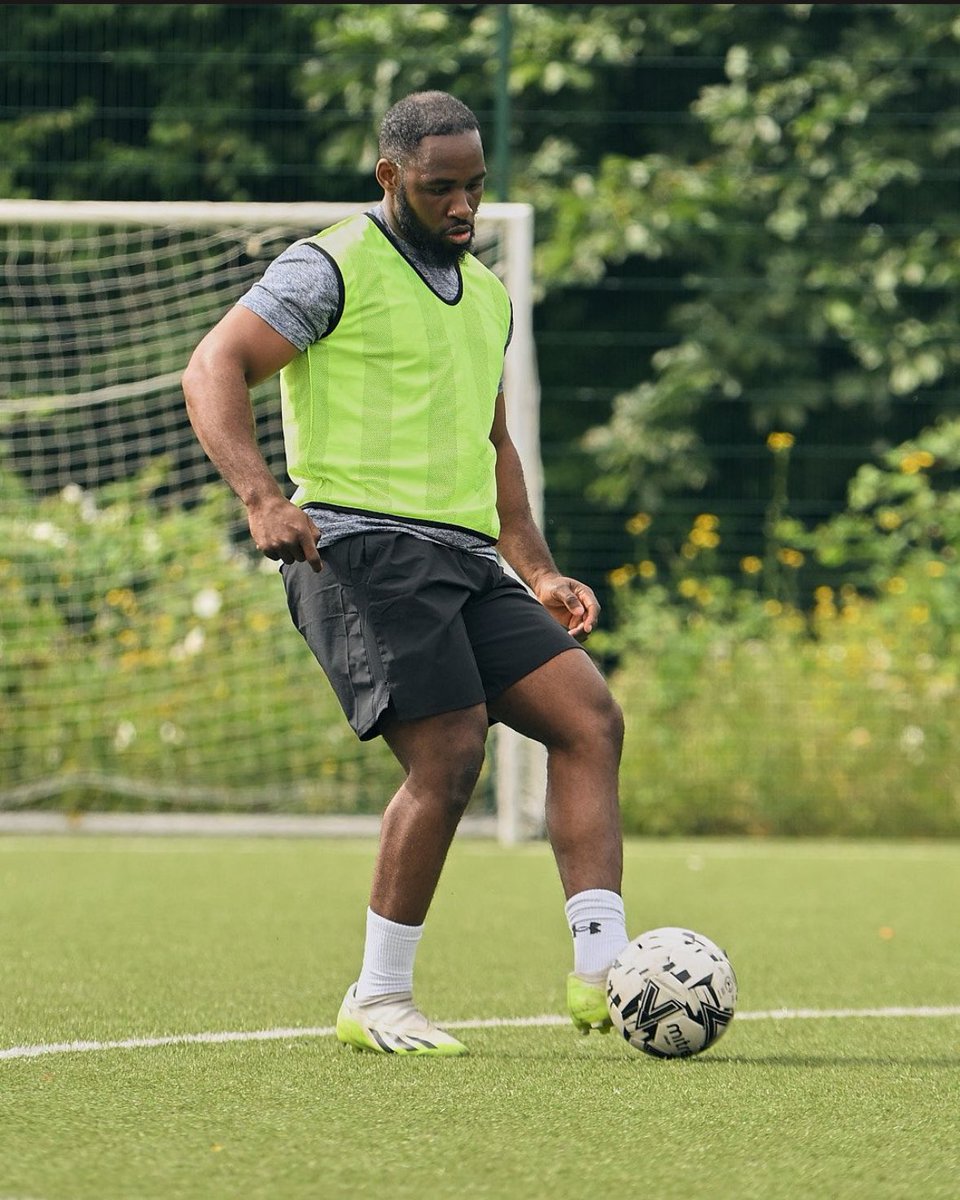 Clûb1017 tweet media