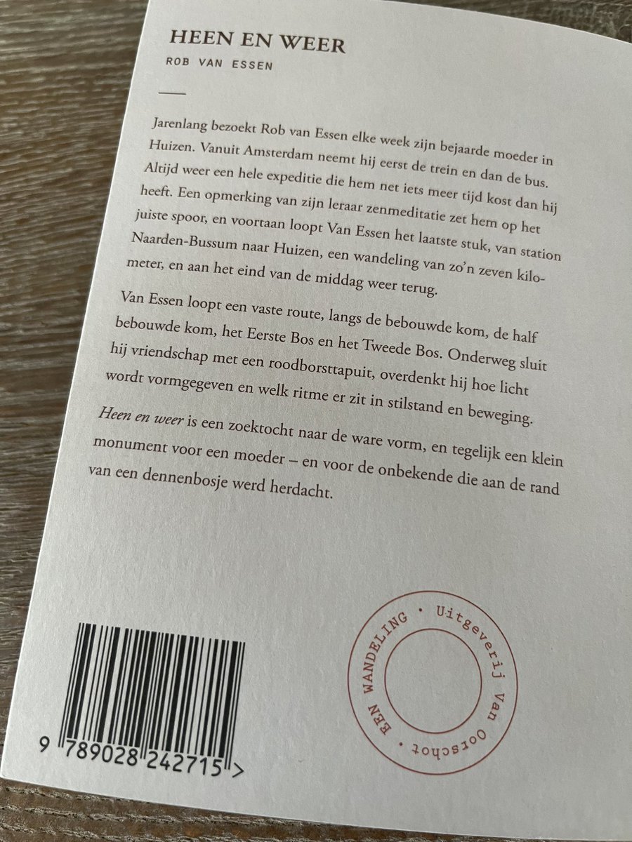 blaisetolky's tweet photo. ‘[Bij] lange wandelingen is (..) #ritme iets wat zich achter en voor je uitstrekt, alsof het al bestaat en je je er alleen maar bij hoeft aan te sluiten, alsof je erbij instapt. (..) Zelfs stilstand kan ritme hebben’
#RobvanEssen @rvessen1 #Bussum https://t.co/73wXr6FH6B