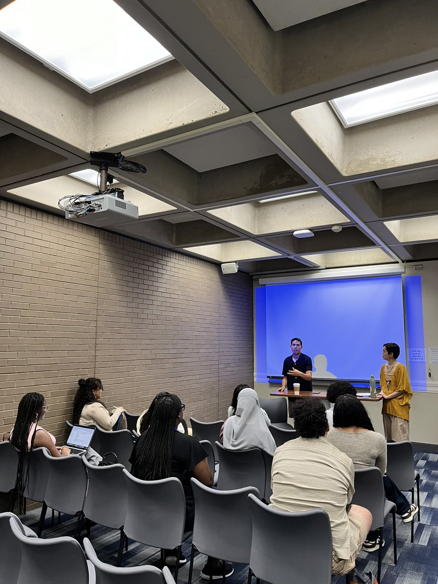 migapprogram's tweet image. Graduate students Kanoko Kamata and Mauricio Zavaleta discussing mobilization research on today's panel 🖊️📖! 
@KanokoKamata @MauricioZava 
The session was followed by a engaging Q+A where fellows were able to ask questions about their studies.