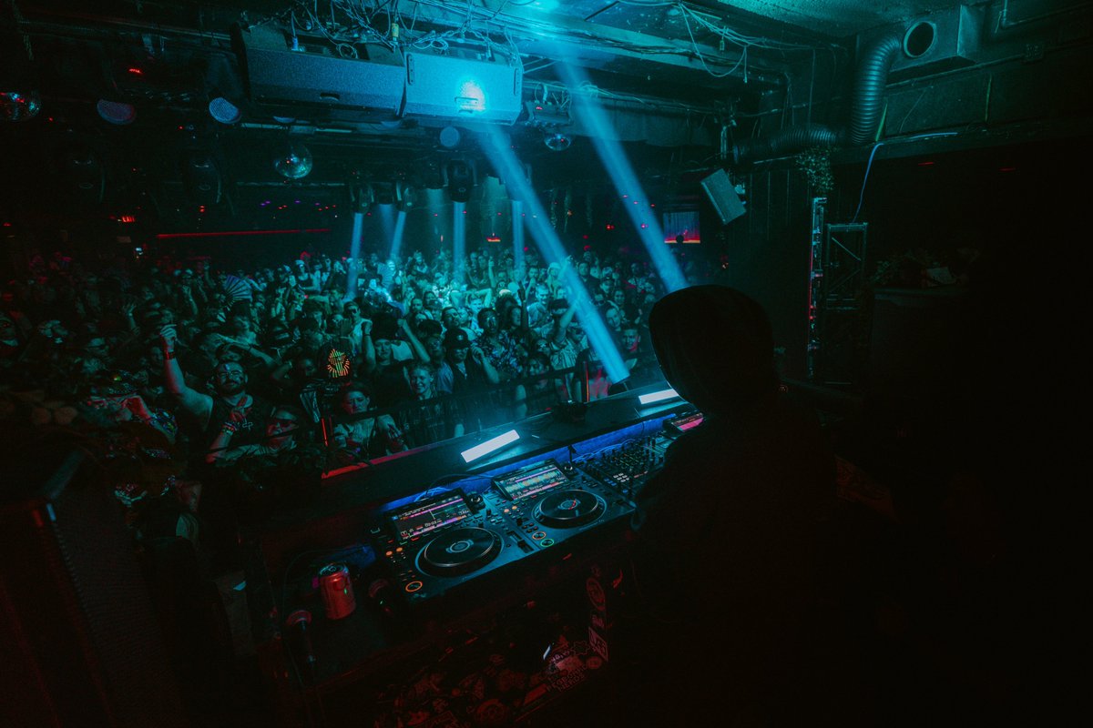 DEATHPACT (@deathpact) on Twitter photo THANK YOU FVDED AND THE RED ROOM - WE LOVE YOU VANCOUVER
β€οΈ <a href="/joncaseybeats/">jon casey π</a> <a href="/DrFresch/">Dr. Fresch</a> THANK YOU FVDED AND THE RED ROOM - WE LOVE YOU VANCOUVER
β€οΈ <a href="/joncaseybeats/">jon casey π</a> <a href="/DrFresch/">Dr. Fresch</a>
