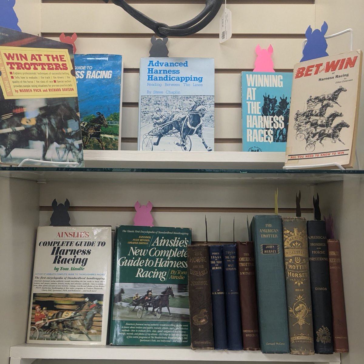 USHWA_'s tweet photo. Did you know that @harnessmuseum, Goshen, NY has a wonderful selection of new and vintage books in its gift shop? 

Several @USHWA_ members' books are available, including titles by Dean Hoffman, Victoria Howard, Tim Bojarski, Dave Brower, and Jerry Connors. https://t.co/47CkdAuXxg