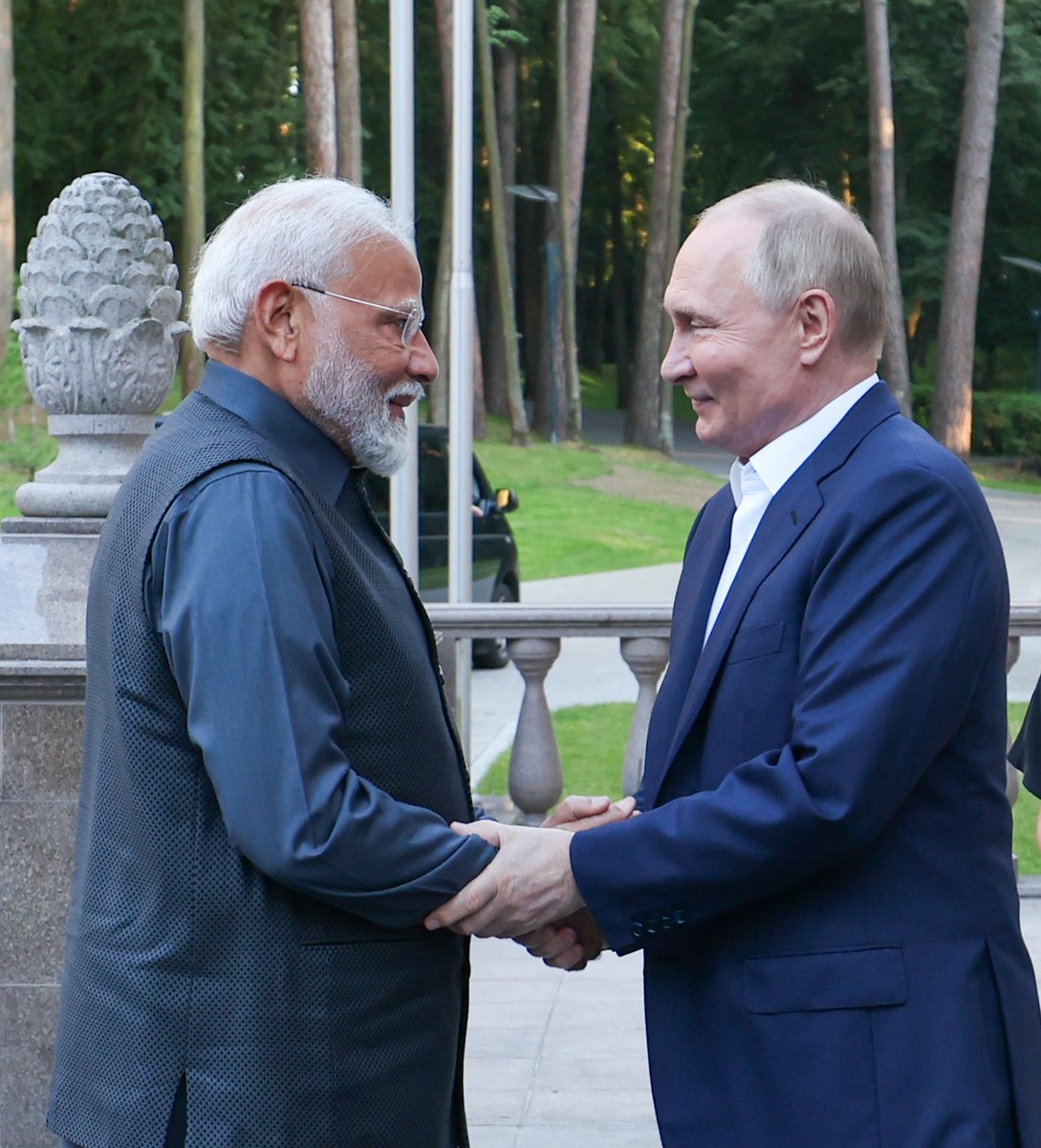 narendramodi's tweet image. Gratitude to President Putin for hosting me at Novo-Ogaryovo this evening. Looking forward to our talks tomorrow as well, which will surely go a long way in further cementing the bonds of friendship between India and Russia.