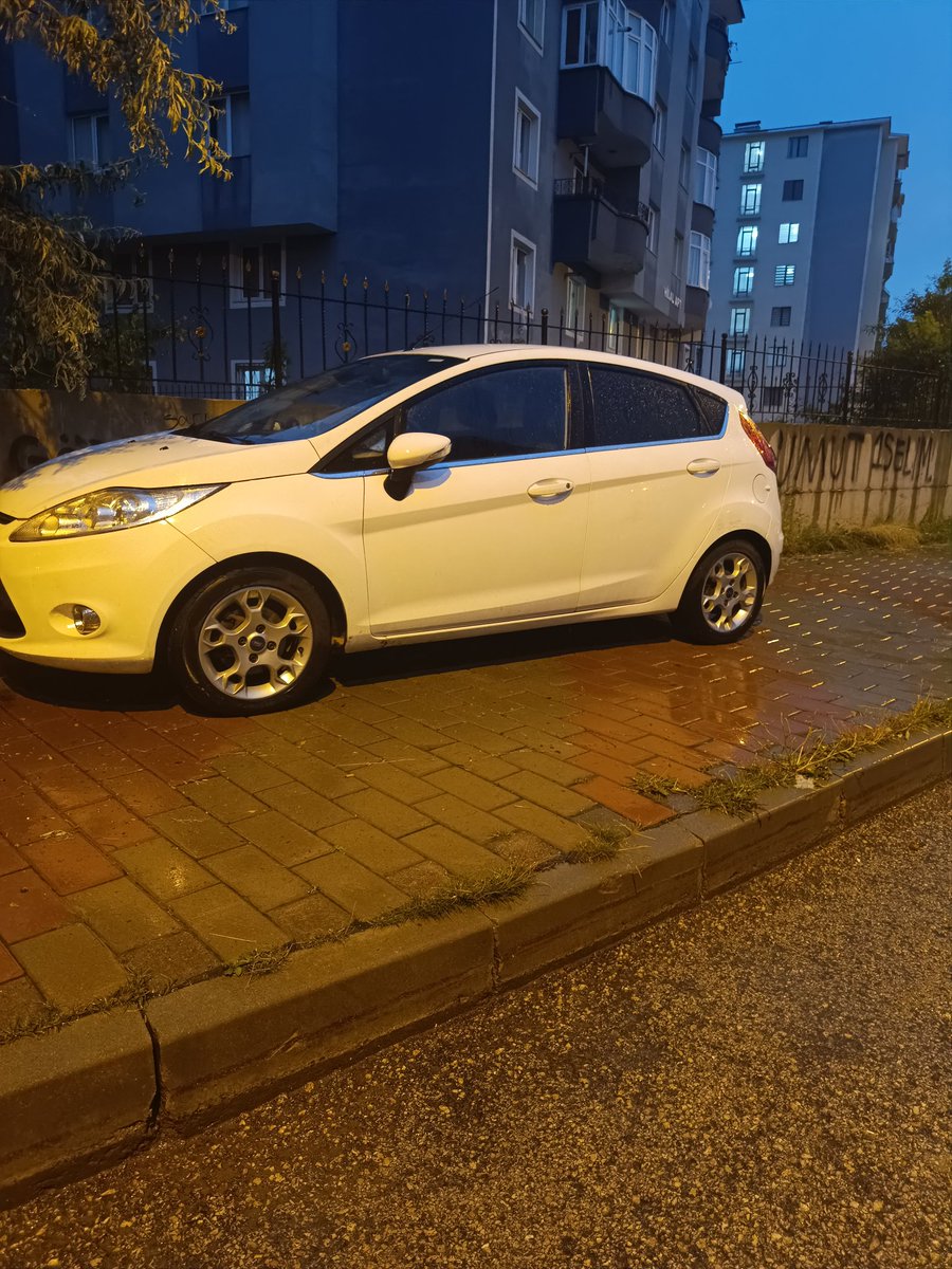 Erzurum'da yaşanan ikonik olay yaya yoldan araba kaldırımdan 😅😅