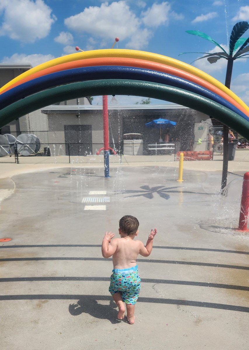CurrentLaura's tweet image. Confession time: I love splash pads, and I am very grateful to now have a toddler that allows me to visit splash pads without looking like a total creep.
