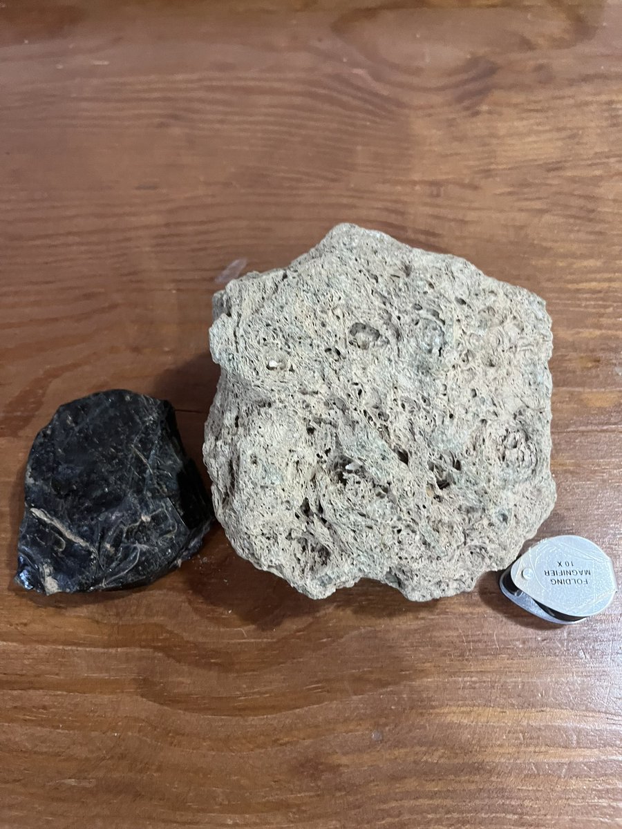 c0ralliving's tweet photo. This is what two rocks of the same chemical composition side by side look like! Despite the colour and texture difference they contain identical minerals. The difference is due to lava cooling speeds, obsidian (volcanic glass) on the left cools very rapidly!#Geointern #Tenerife https://t.co/N1OxeBHpJL