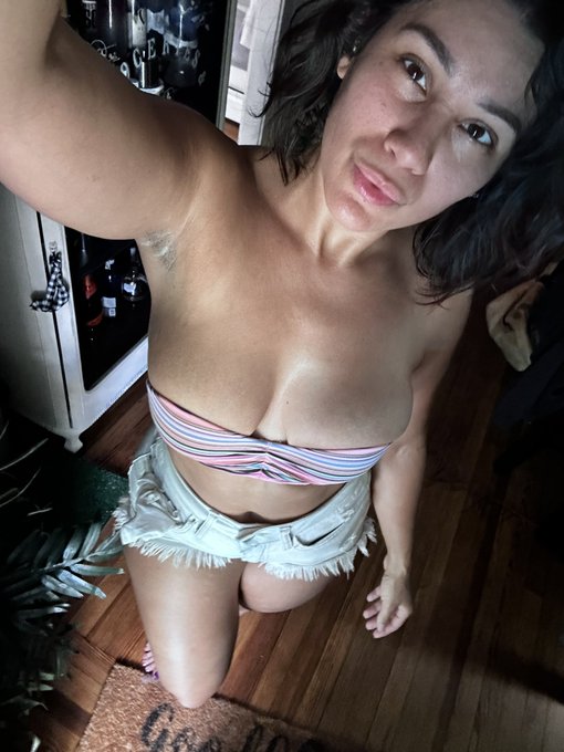 What I look like cleaning up from 4th of July weekend shenanigans! https://t.co/BIl2aIbXdc<a href="/tag/rt"class="tags"><span>#rt</span></a><a href="/tag/bondage"class="tags"><span>#bondage</span></a><a href="/tag/pantyhose"class="tags"><span>#pantyhose</span></a>