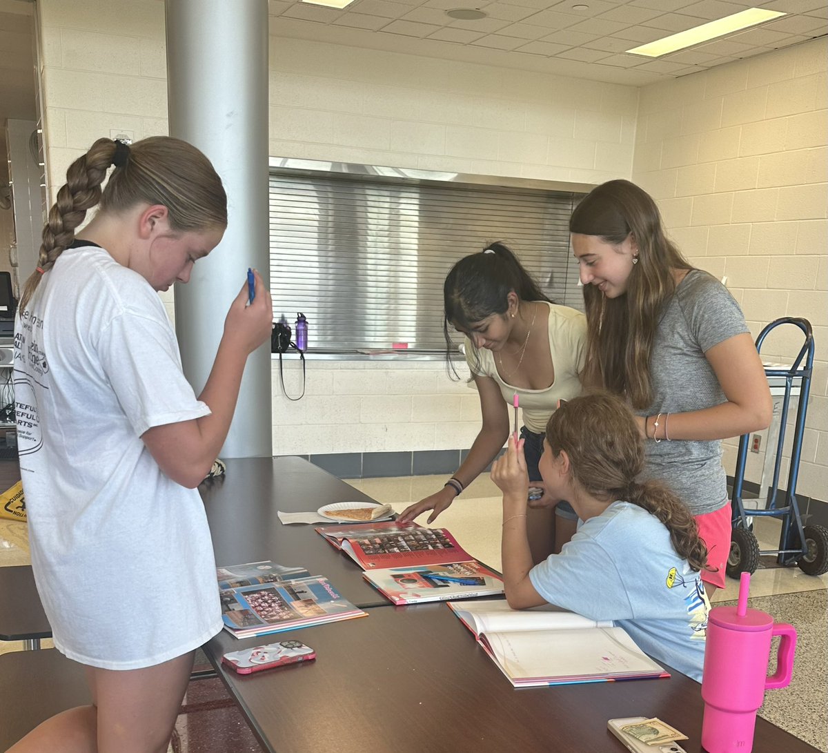 MrsViscariello's tweet image. So much fun at the yearbook pickup and signing party! @CRada_WWMS @WilsonSchlDist