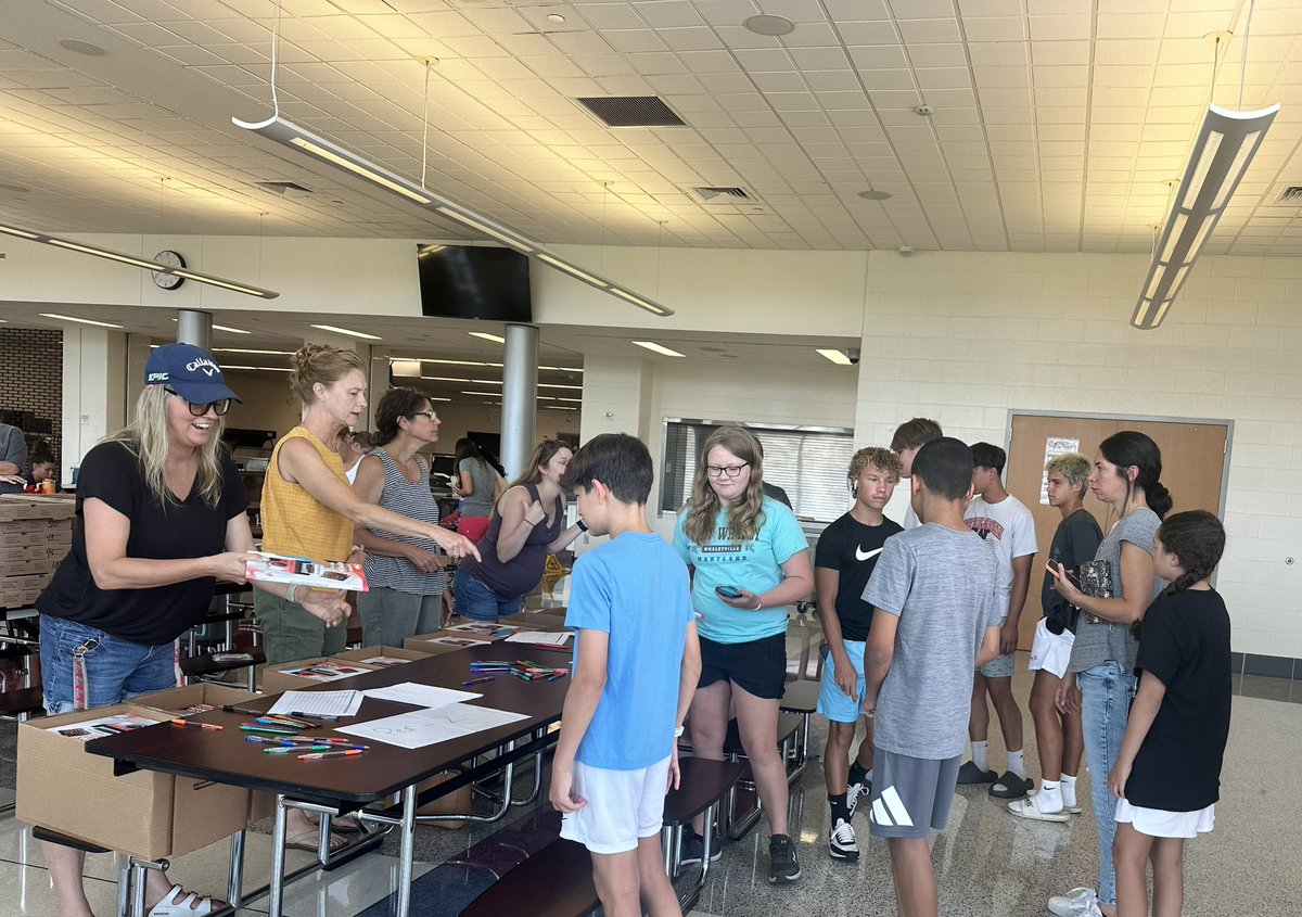 MrsViscariello's tweet image. So much fun at the yearbook pickup and signing party! @CRada_WWMS @WilsonSchlDist