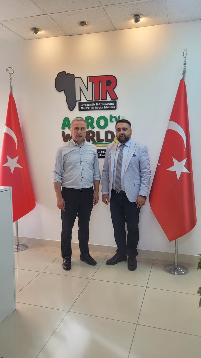 AK Parti İstanbul milletvekili olarak görev yapmış, şu anda ise AK Parti Merkez Karar Kurulu Üyesi olan Sayın Hasan Sert'in daveti üzerine kendisini ofisinde ziyaret ettik. Ziyaretimiz sırasında, Sayın Hasan Sert ile çeşitli konularda verimli ve yapıcı görüşmeler gerçekleştirdik.