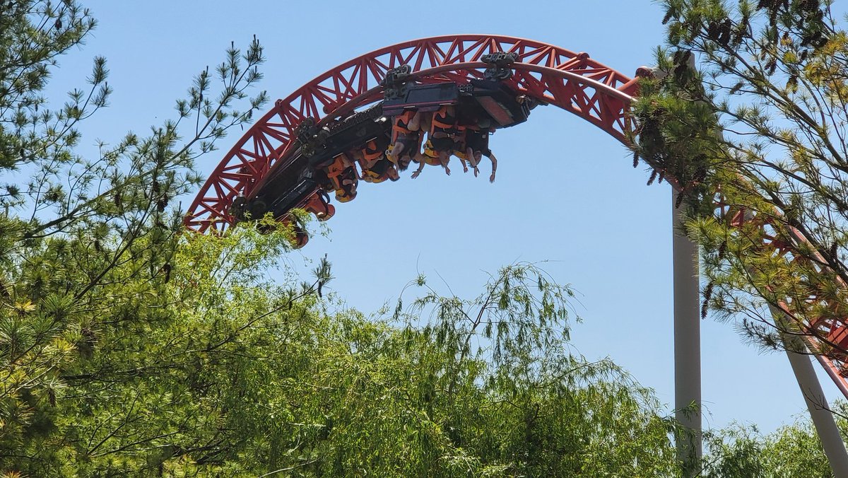 Cool_Coasters's tweet photo. Maverick at Cedar Point this Monday to launch you through the week. 

#CedarPoint 
#CoolCoastersAndSunsets😎🎢🌇 
#CoolCoasters #Maverick #MaverickMonday #intamin #Blitz #rollercoaster #amusementpark #Sandusky #Ohio #LakeErie #photography #photooftheday #ForFamilyAndFun https://t.co/y828BUcMhb