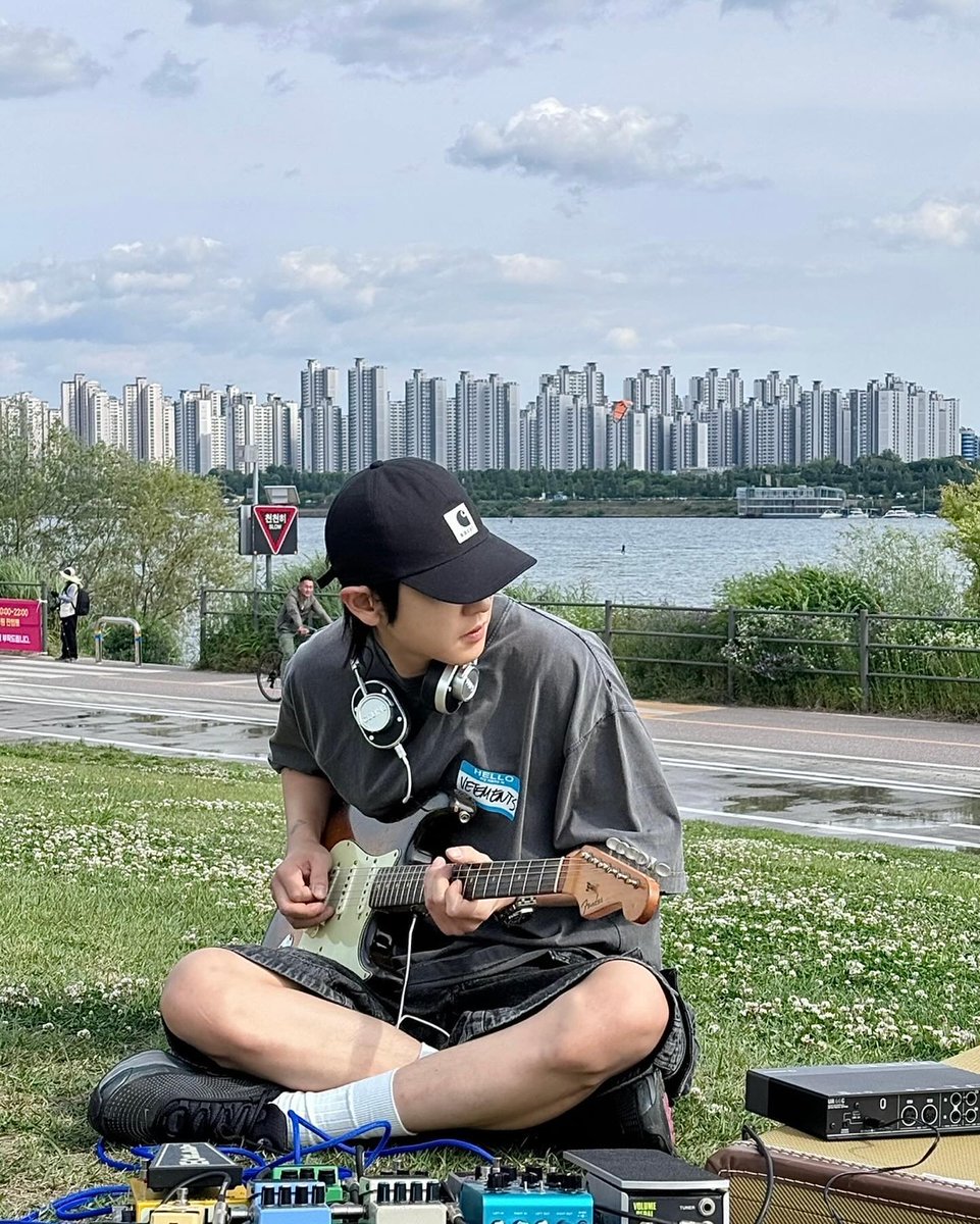 yeolmeissa's tweet photo. love my musician boyfriend ❤️‍🩹😙 https://t.co/HfeBhhLDur