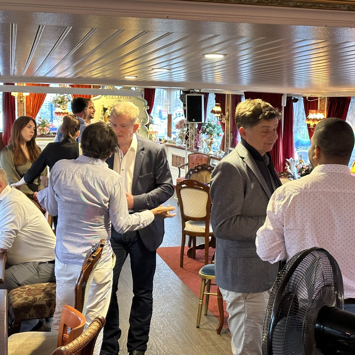 #BVNL voer richting de toekomst van onze partij op de MS Jordaan in Amsterdam. Samen met onze gemeenteraadsleden, provincie- en waterschapscoördinatoren en vrienden van BVNL keken wij vooruit naar de gemeenteraadsverkiezingen van 2026 en al het moois dat er nog komen gaat.