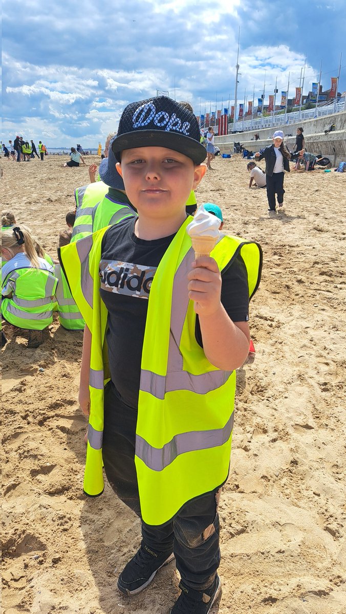 Year3MFPS's tweet photo. We have had a brilliantly sunny day in Bridlington. We have just set off home. Anticipated arrival for 4.30-5pm. Will update when 30 mins away. @MilefieldP @MFPSClass4 @MFPSYEAR34 https://t.co/gPlx4EOKHW