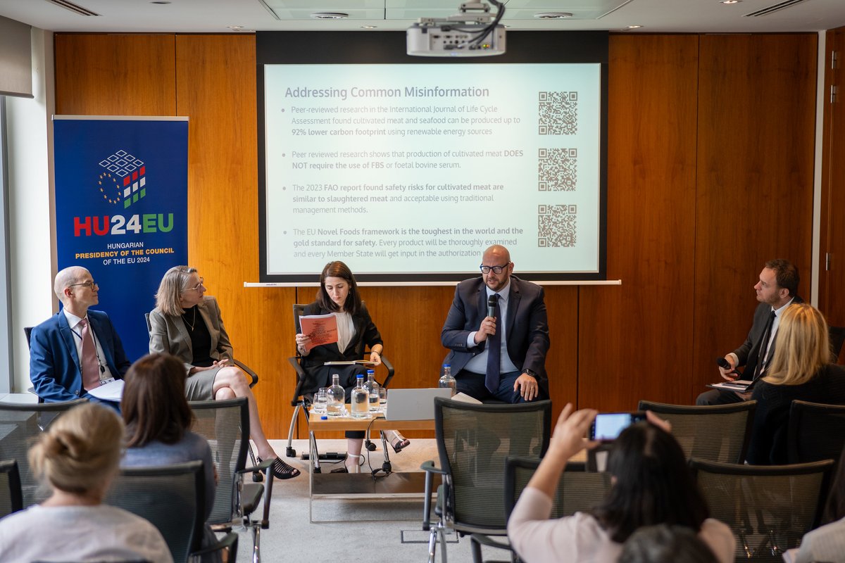 Last week Cellular Agriculture Europe joined the #HU24EU workshop on "Shaping Consumers' Food Choices". 🌿🍽️

Our President, <a href="/robertejones/">Robert E. Jones</a>, presented how #cellularagriculture can be crucial in transitioning to sustainable food systems. 🌱✨

<a href="/RoslinTech/">Roslin Technologies Ltd</a> <a href="/Newform_Foods/">Newform Foods</a>