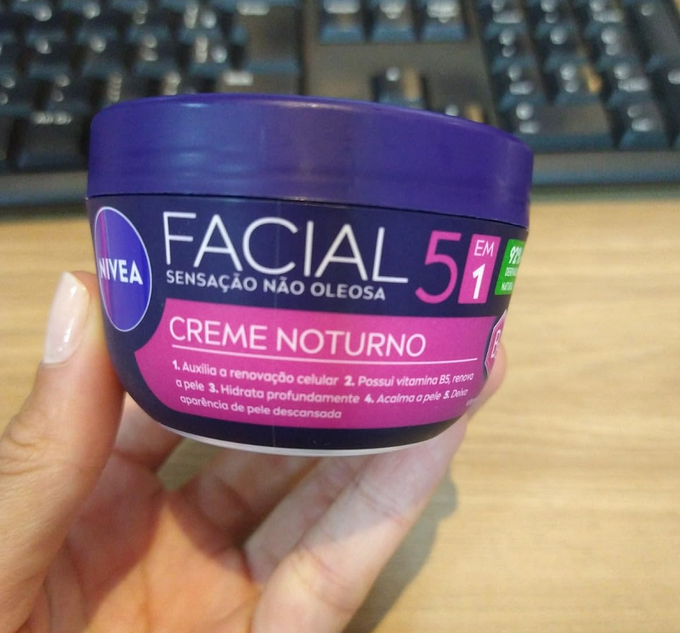 NIVEA Creme Facial Noturno – O potinho noturno dos queridinhos da hidratação facial, auxilia a renovação celular e hidrata profundamente a pele enquanto você dorme – 100g