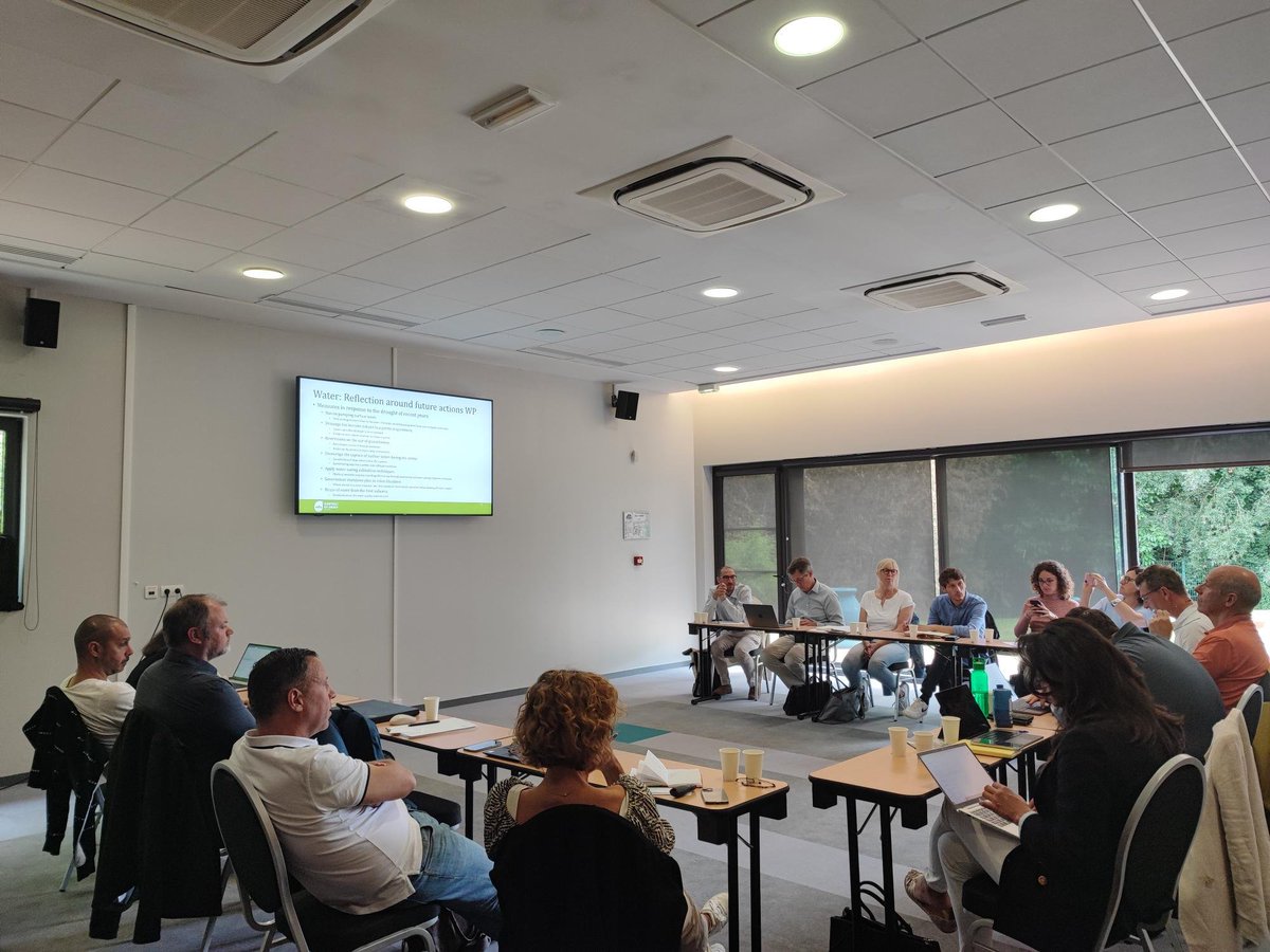 Manon_agri's tweet image. 🌸Last week, the #Flowers &amp;amp;Plants Working Party of @COPACOGECA gathered in the #Angers region, France's hub for #horticulture. @verdir_officiel welcomed us for discussions on this year's theme: water💧 We explored ways to enhance water access &amp;amp; irrigation for producers. More 🧵⬇️