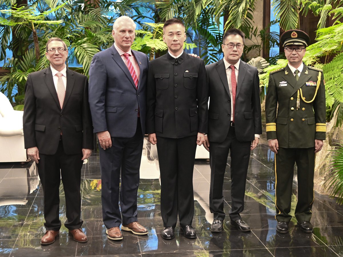 <a href="/DiazCanelB/">Miguel Díaz-Canel Bermúdez</a> 🗣️| Les dio la bienvenida de manera oficial a nuestro país, agradeció el histórico apoyo de Egipto 🇪🇬, India 🇮🇳 y China 🇨🇳 a #Cuba 🇨🇺, naciones que calificó como hermanas, y aseveró que podrán contar con toda la ayuda del Gobierno y de la Cancillería para realizar su trabajo.