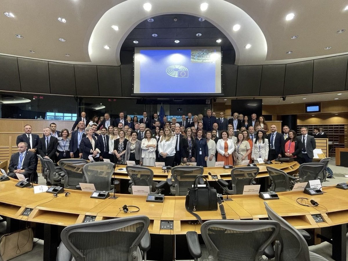 BalazsOrban_HU's tweet photo. 🚨It is now official! 84 representatives from 12 countries: Patriots for Europe has just been accredited as the new #sovereigntist, #patriotic group in the @Europarl_EN. Congratulations to its first chairman @J_Bardella & vice-chairman Kinga Gál, @FideszEP’s MEP. https://t.co/rV6ZPznLtg
