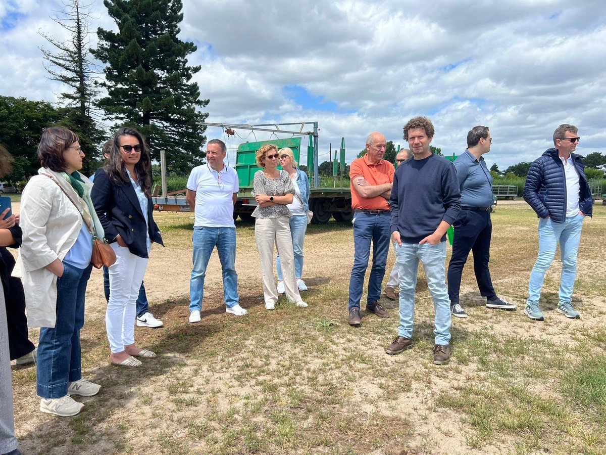 Manon_agri's tweet image. 🌱Day 1 : After a productive informal meeting, we visited Hortensia France, largest producer of half-grown hortensias supplying growers across Europe.
We learned how the technical institute @astredhor was helping companies meet technical, economic, and environmental challenges.
