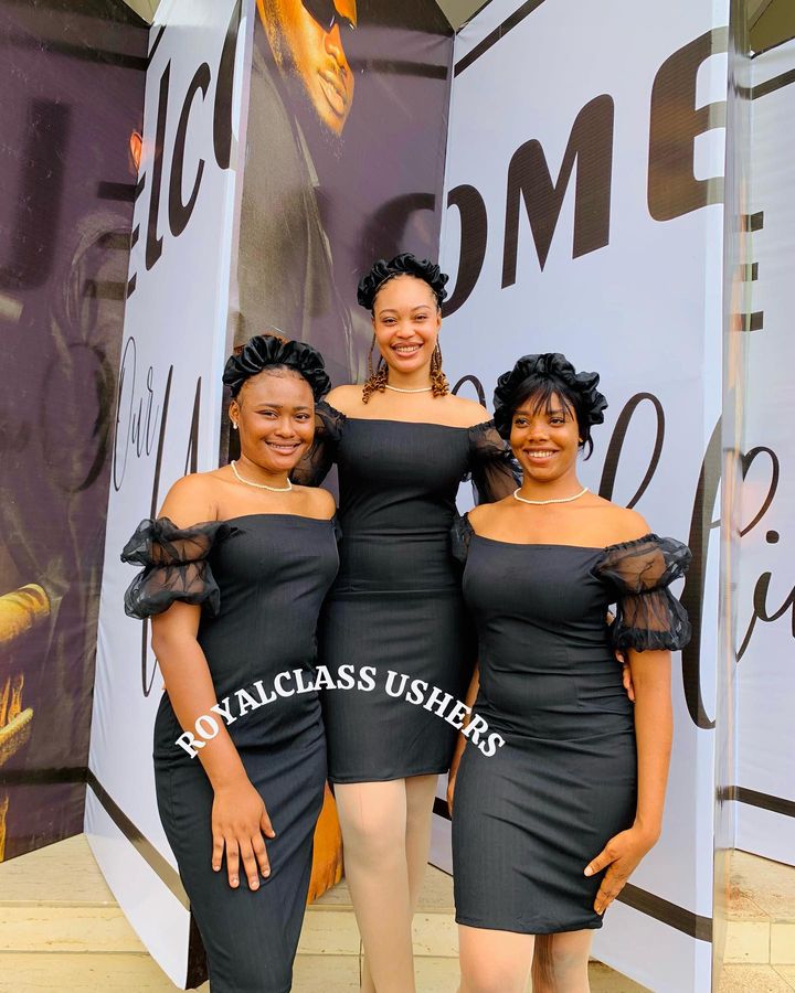 RoyalClassUsher's tweet photo. Making your experience unforgettable. Customer happiness guaranteed! 📌

#royalclassushers #ushers #ushersinnigeria #ushersorbit #hostess #customerservice #customerexperience https://t.co/WvRfsKvtY6
