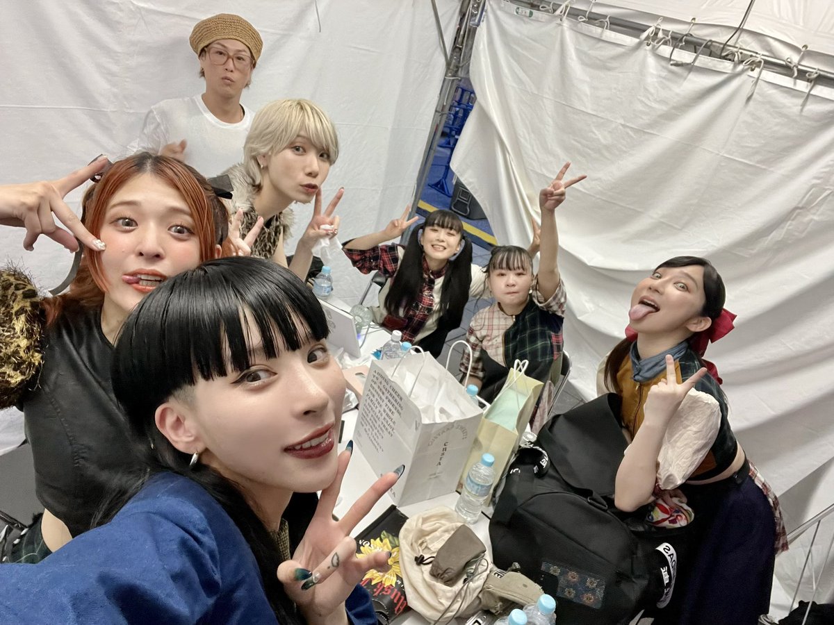 #BiS解散10周年 

始まる前に、後ろのモニターでみんなの顔を見た瞬間、込み上げるものがあって、

ああ、私はみんなに会いたかったんだな。
ほんとうにメンバーが、BiSが
大好きなんだなって、

生涯の中でこんな素敵な日を迎えられてほんとうに幸せでした。

研究員ありがとう！
BiSでした！