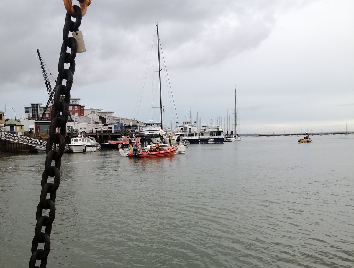 BembridgeCRT's tweet photo. 📟Callout 07/07/24 05:35 Tasked alongside @VentnorCRT &amp; @CowesRNLI  @cowesharbour Vessel that had come into contact with the chains used to operate the Ferry on the River Medina. Vessel was freed with the assistance of the Lifeboat and taken under tow to Cowes for Safety Checks. https://t.co/fxSeZ9oft3