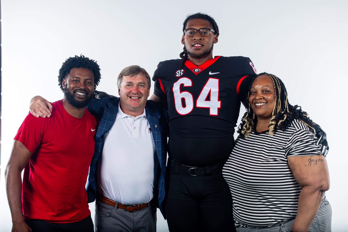 Class of 2024 OL Jahzare Jackson, former viral basketball teammate of Bronny James, has committed to Georgia.

At 6’11, 330 pounds, Jackson recently switched from basketball to football.