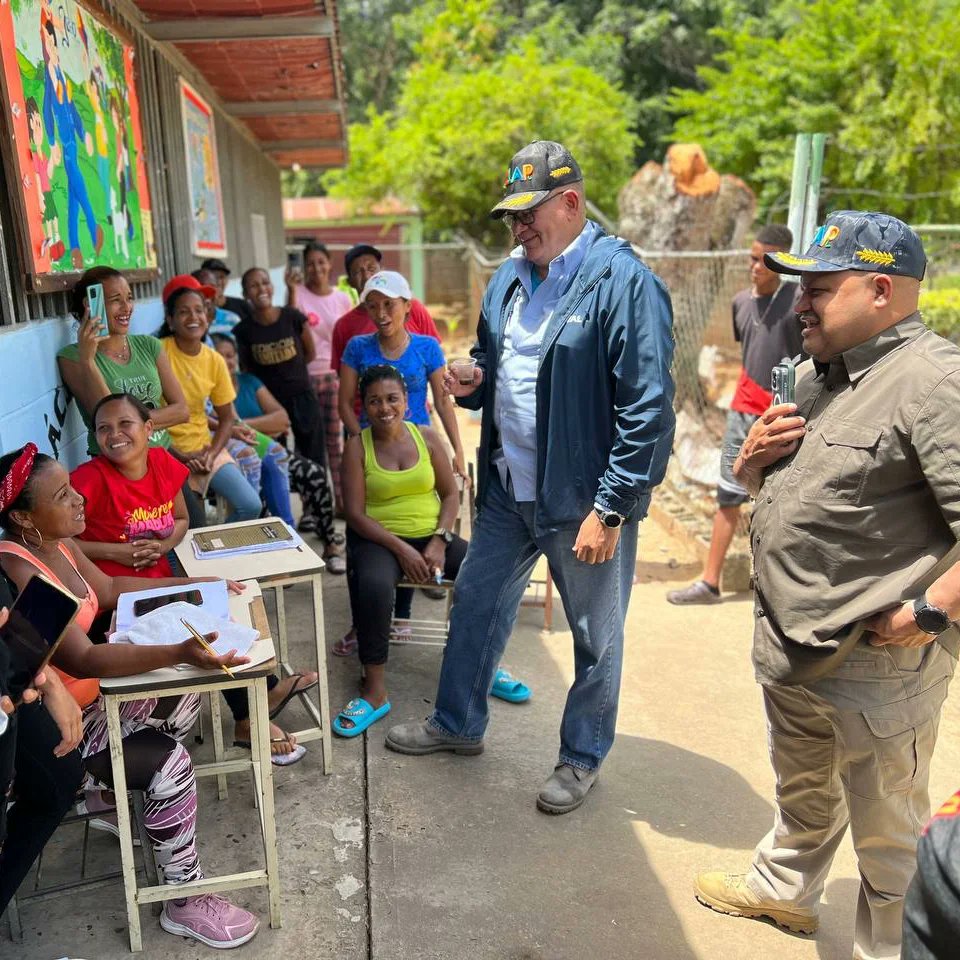 Ministro de alimentación acompañó a Diosdado Cabello en visita a zonas afectadas de Cumanacoa
goo.su/5LXtV 
#PalabraEres