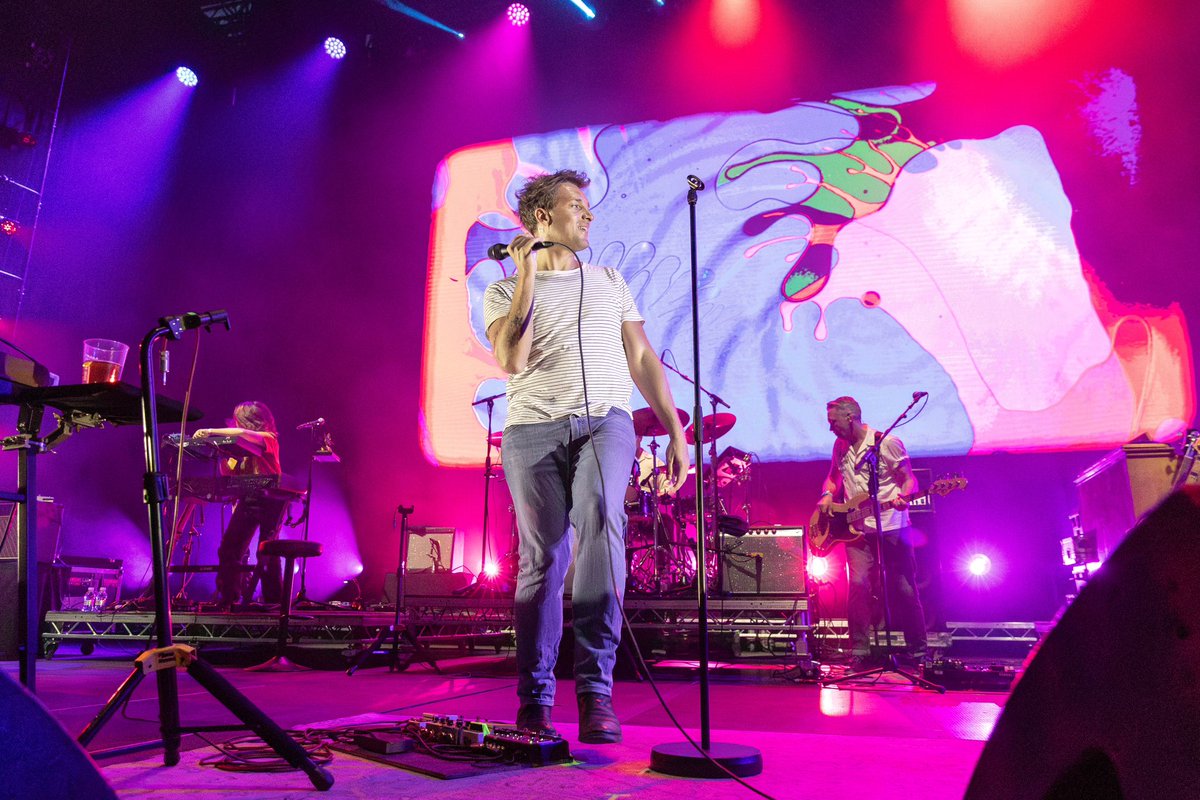 nochesbotanico's tweet photo. Podríamos decir que lo de @PaoloNutini fue un viaje visual y sonoro que nos llevó, principalmente, por los temas de sus últimos discos, para dejarnos un poso emocional a la altura de las grandes noches de nuestro festival ✨💙

📸: @victormoreno78 https://t.co/xKFpoufVH8