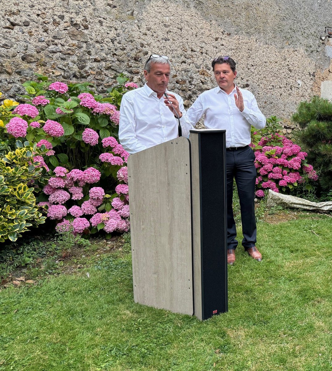 VigierPhilippe's tweet photo. Je tiens à remercier tous les électeurs qui m'ont accordé leur confiance le 7 juillet dernier. Je serai  le député de tous ceux qui se sont mobilisés, élus, sympathisants, bénévoles pour relayer notre message. Je resterai un député de terrain accessible et à l'écoute de tous. https://t.co/SVUUzL6pVD