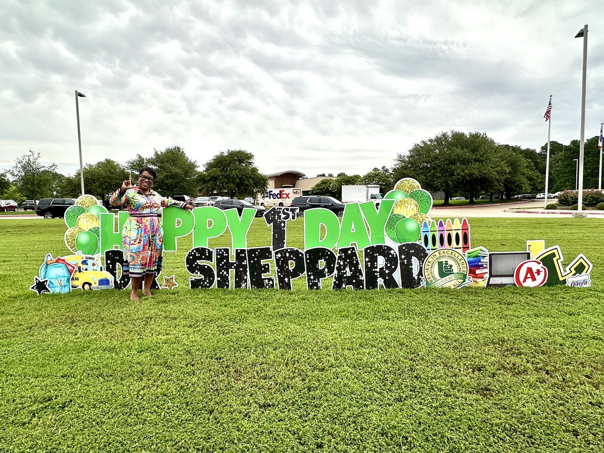 LongviewISD's tweet photo. Happy 1st official day to Dr. Sheppard!!
#longviewproud #longviewisd #wearelongview https://t.co/F7zXX8OUeZ
