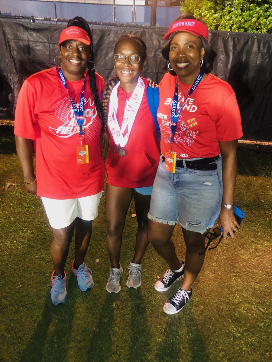 We are excited to announce that Heather Blakemore will be serving as Athletic Director at AE. Coach Blakemore has been at AE for 20 years as our track coach and school counselor. She is a member of the Greater Knoxville Sports Hall of Fame and an All American VFL Track Athlete.