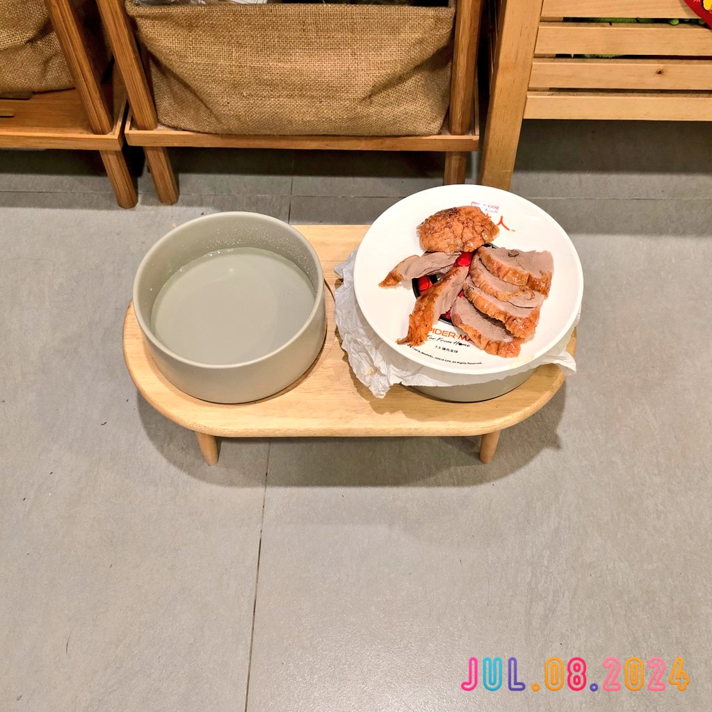 MarcoMKlll's tweet photo. 今天有你朝思暮想的片皮鴨唷!記得回來吃嘿!
#Locy
#dogs
#my365 https://t.co/Duja8XtnZF