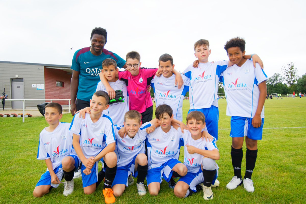 UsBazouges's tweet image. 🏆 Retour en photos sur la 1ère édition du tournoi de l’USBC 2024 🔵⚪️

⚽️ En quelques chiffres : 
 
~320 enfants présents toute la journée sur les terrains 
-44 équipes sur l’ensemble des 3 tournois (U7/U9/U11)
~70 bénévoles sans qui tout cela n’aurait pu se dérouler ainsi !