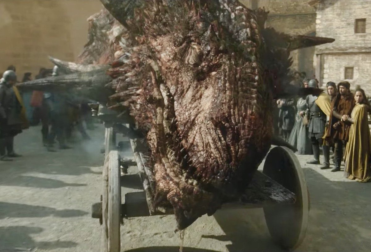 KingTargaryenn's tweet photo. Tras su muerte, su cabeza fue transportada en un carro a través de King’s Landing, lo que sumió a sus habitantes en el silencio. Miles de personas abandonaron la ciudad al verla, temiendo la guerra, hasta que las puertas de la ciudad fueron cerradas.

[14/14] Gracias por leer❤️‍🔥 https://t.co/dmDc02Z2Wf