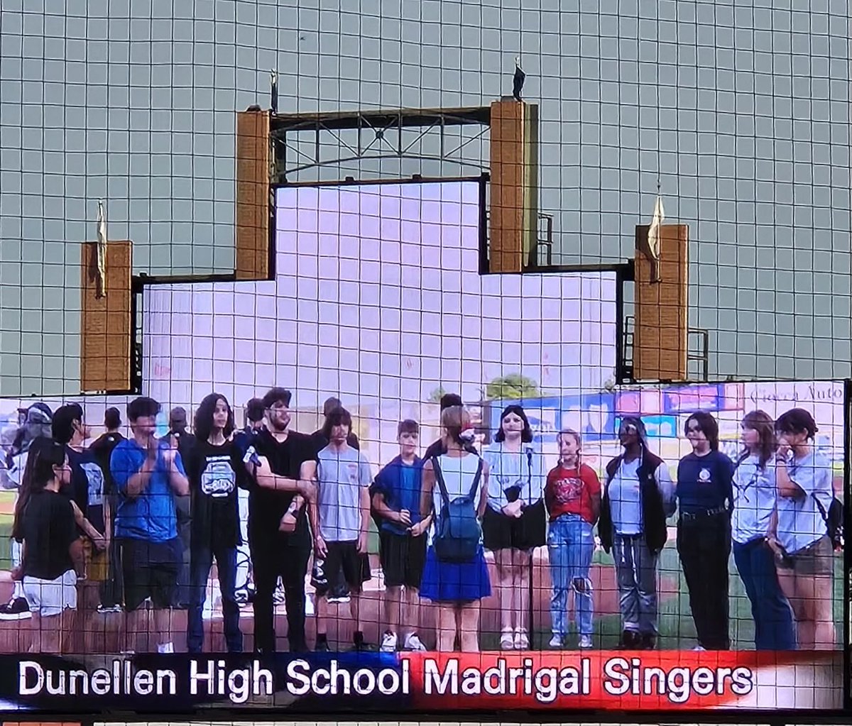 DunellenPS's tweet image. Congratulations to the ⁦@DunellenHS⁩ Madrigals, who sang in front of a packed crowd at a recent ⁦@SOMPatriots⁩ game! #smalltownvibes