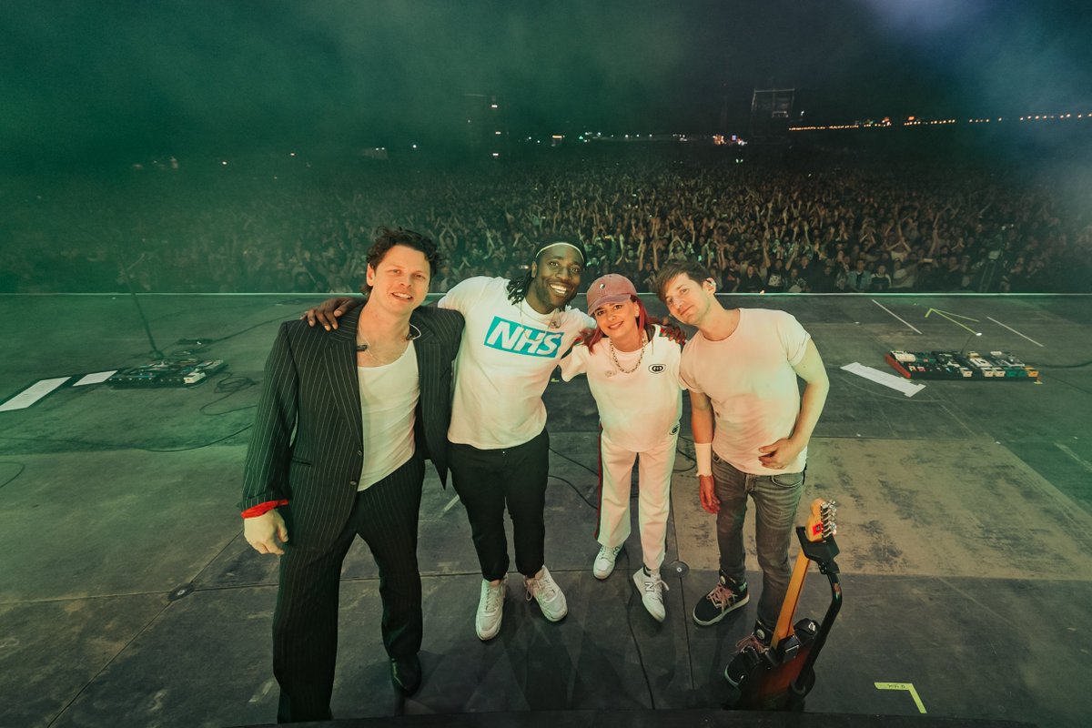 BlocParty's tweet image. So here we are… 20 years of Bloc Party. London, it’s going to take us a while to catch our breath after that one.

📸 @SHOTBYPHOX