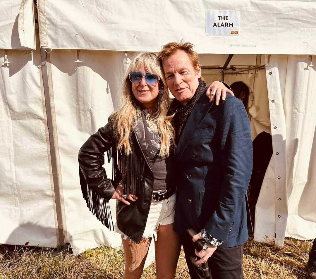 KyronArmstrong's tweet image. 'The best bit about Festivals
is meeting up with your mates
backstage ❤️

Mark Shaw from
@THENJERICO always manages
to unleash my inner excited 22
year old self, when ‘Big Area’ was
riding high in the UK 🇬🇧 Top 20' 

Love you Mark ❤️'
@julespeters
@thealarm

#TheAlarm #ThenJerico