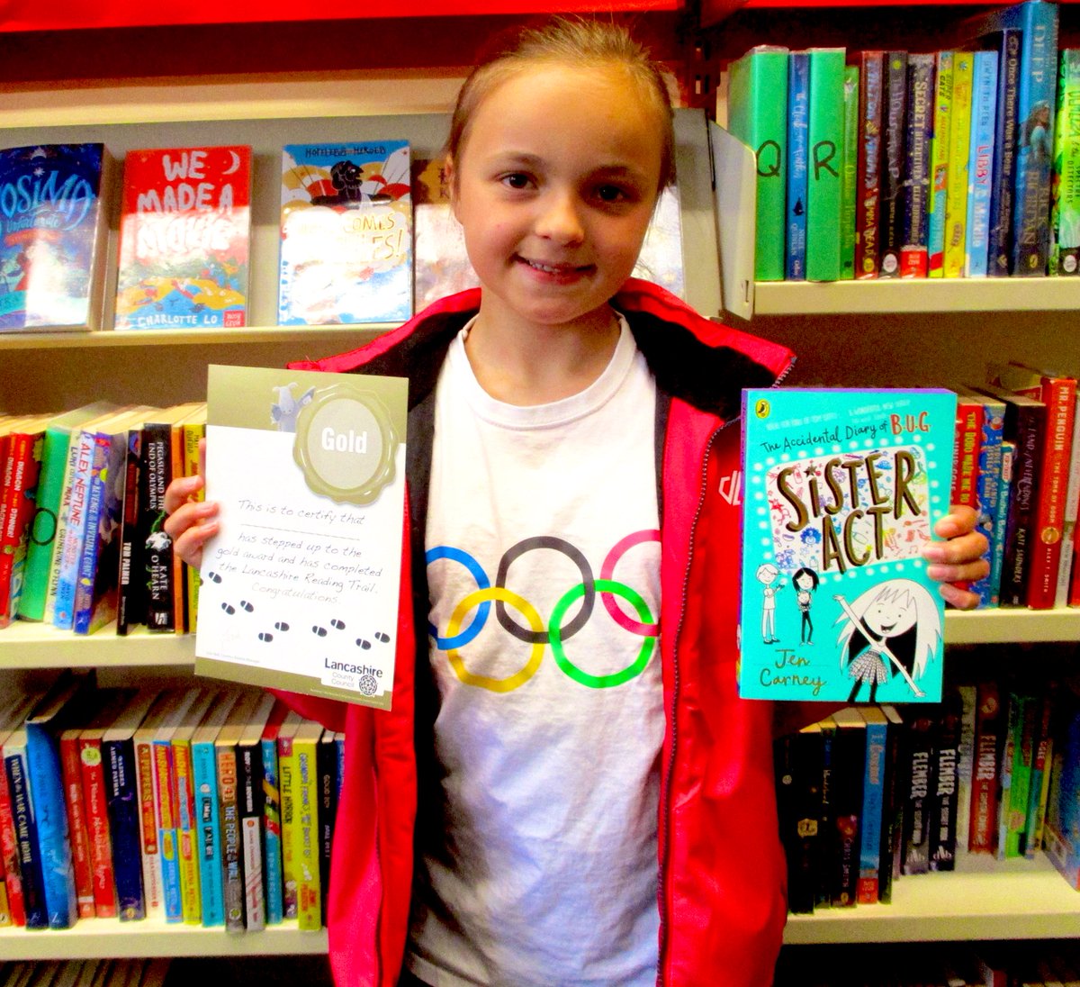 LancsLibraries's tweet image. Well done to Naomi from #RawtenstallLibrary for completing the Lancashire Reading Trail! Lovely to see Naomi receive her gold certificate and her chosen book prize of Sister Act
Start your trail here
lancashire.gov.uk/libraries-and-…
#LancsReadingTrail