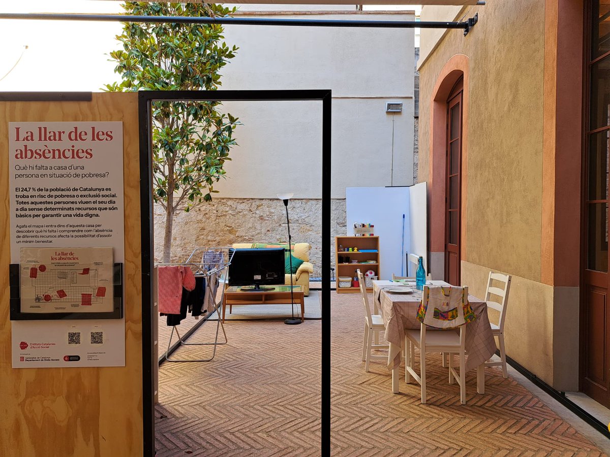ecasacciosocial's tweet photo. Com és la llar del 25% de població que viu en situació de #pobresa a Catalunya?
L'exposició "La llar de les absències", que proposa un espai de diàleg i reflexió al voltant de les xifres de desigualtats dels informes #INSOCAT, es pot visitar aquesta setmana al @hubsocialbcn. https://t.co/EOUmQoymhK