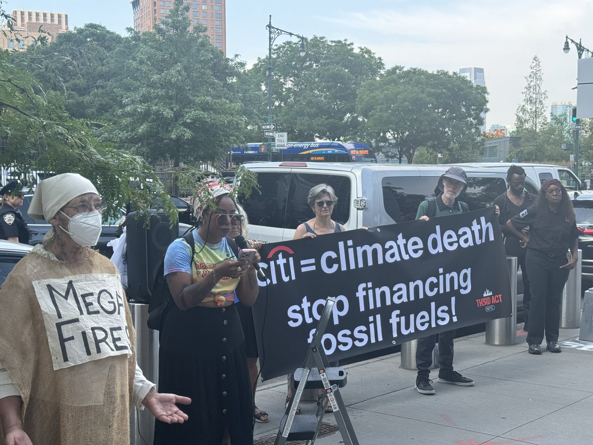 RevYearwood's tweet photo. All Power to the People! 

@ThirdActOrg @StopMoneyPipe and #SummerOfHeat today. 

Organized People beats Organized Money…every, single, time! https://t.co/ljMg2NRSPP