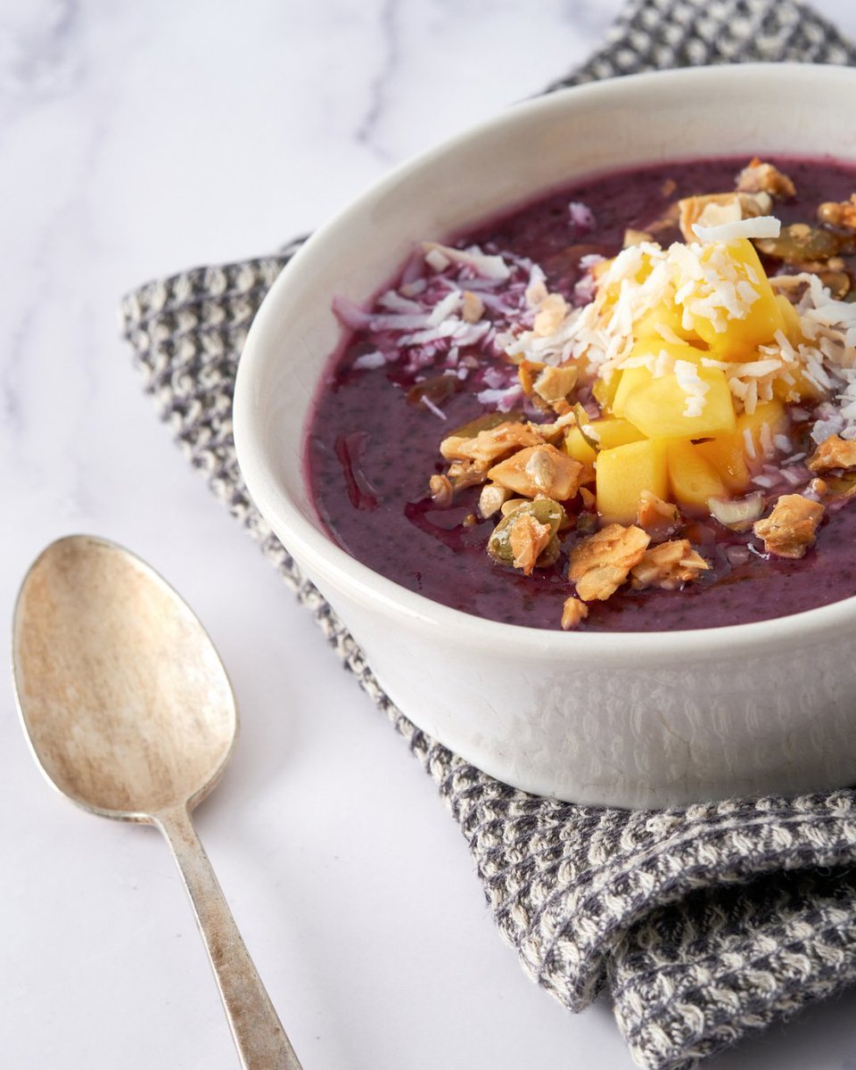 SeattleSutton's tweet photo. Which blueberry delight are you “berry” excited for this month?!
🫐Blueberry Almond Torta or
🫐Blueberry Smoothie Bowl?
#blueberries #blueberryday #blueberrybreakfast #seattlesutton #healthyeating https://t.co/TXWLSpXlqk