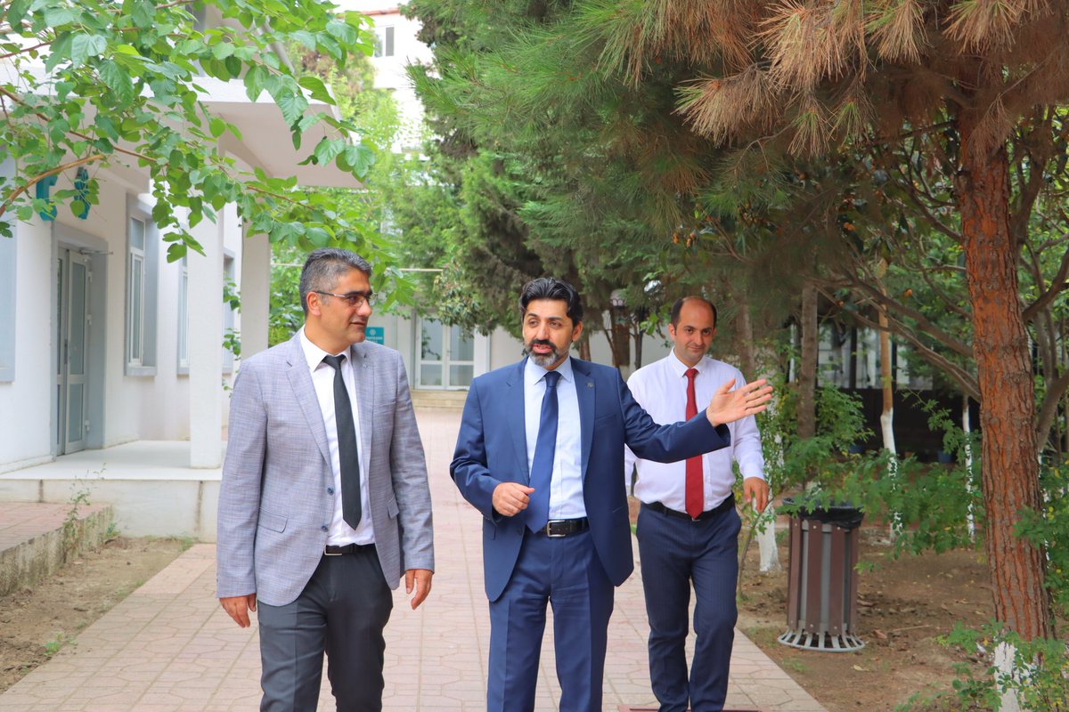 Əhməd Yəsəvi Universitetinin rektor vekili Prof. Dr. Naci Genç məktəbimizi ziyarət edib.