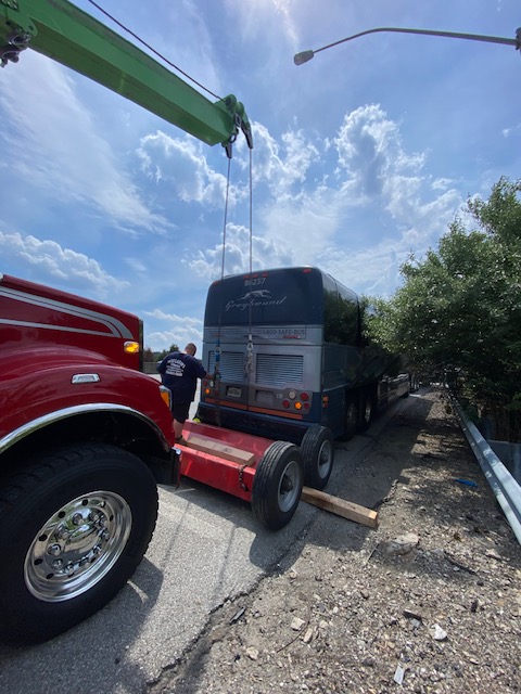 steveflanagans2's tweet photo. Towing a coach bus in after a fire burned up the wheel seals. Having the proper equipment for every job is critical in this business. Don't trust your valuable equipment and vehicles to anyone else! #flanaganstowing #bustowing #heavydutywreckerservice https://t.co/VltD9iyWD1