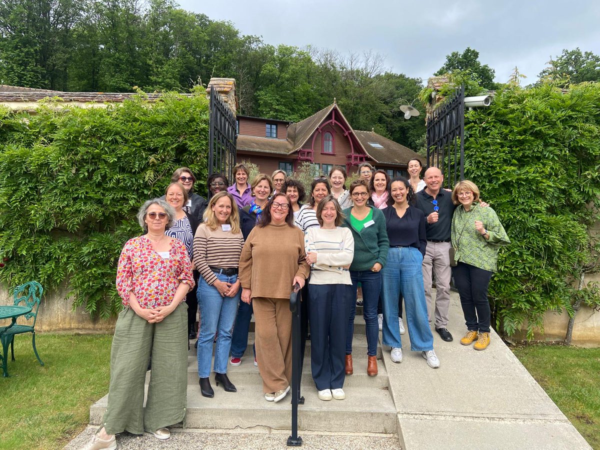 Encore un superbe séminaire "Prendre des responsabilités de haut niveau – briser le plafond de verre "  !
Entourées par nos deux coachs Annie Cattan et Didier Bras, 16 participantes ont bénéficié de cette formation au Leadership